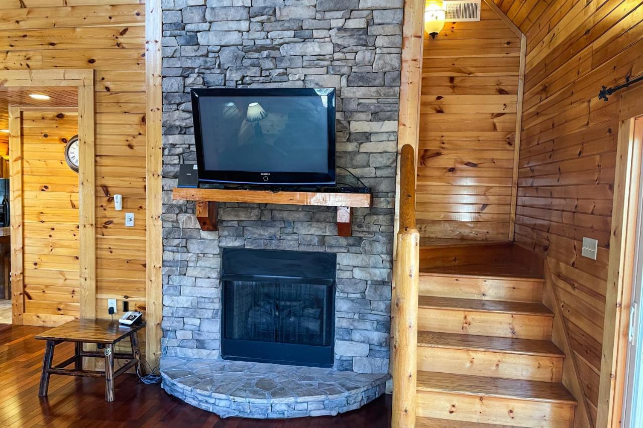 Black Bear Hideaway Cabin Гетлинбург Екстериор снимка