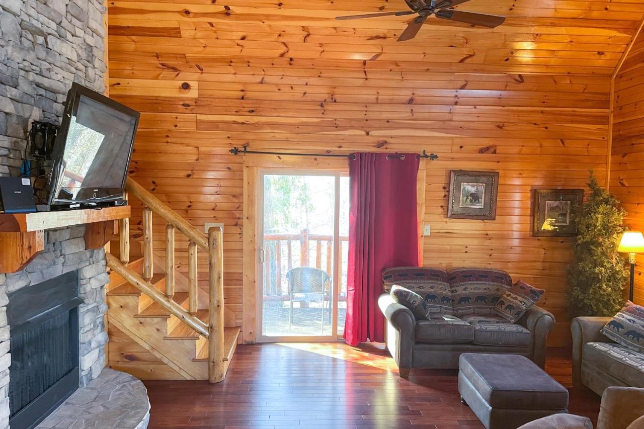 Black Bear Hideaway Cabin Гетлинбург Екстериор снимка