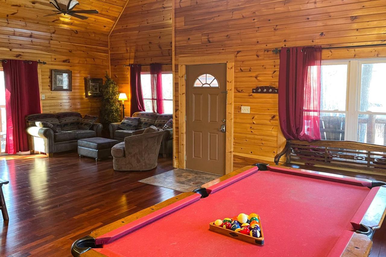Black Bear Hideaway Cabin Гетлинбург Екстериор снимка