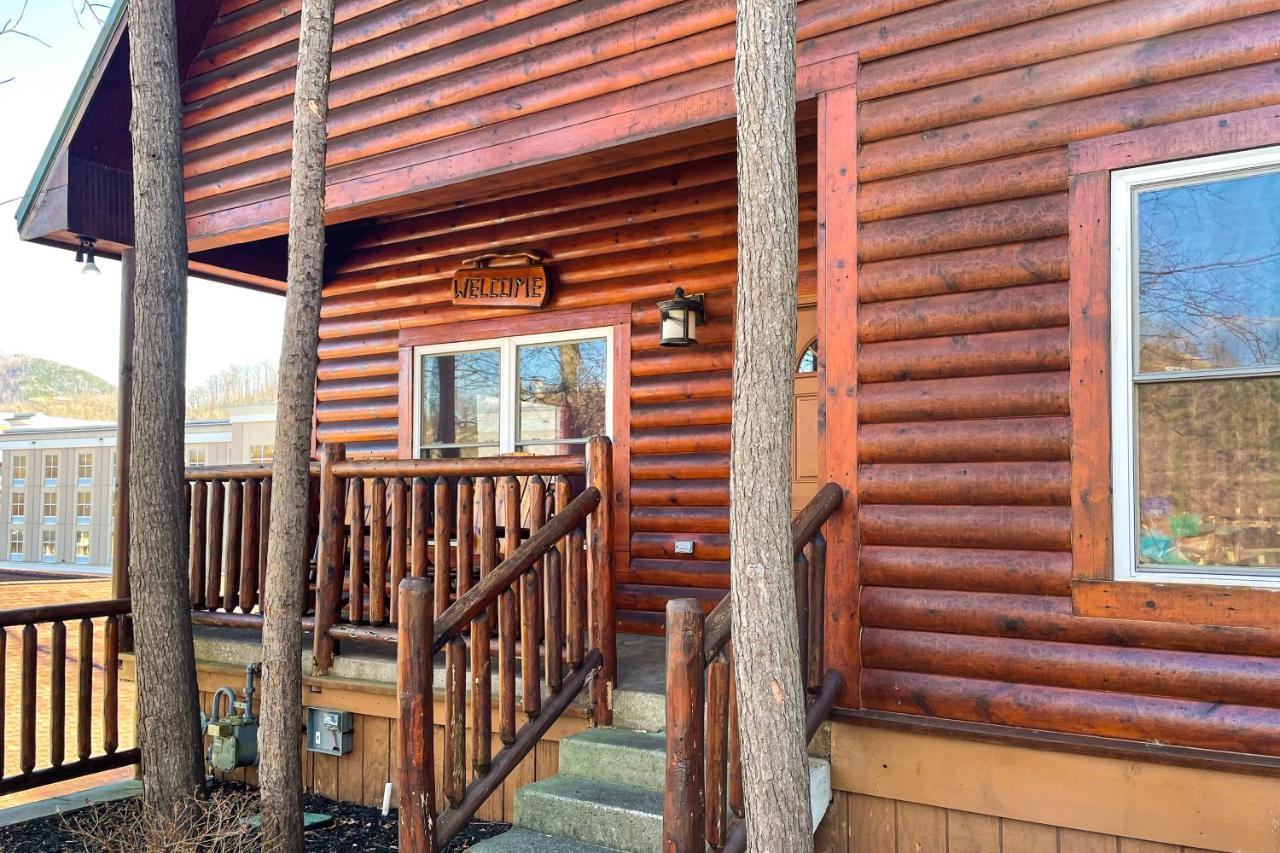 Black Bear Hideaway Cabin Гетлинбург Екстериор снимка