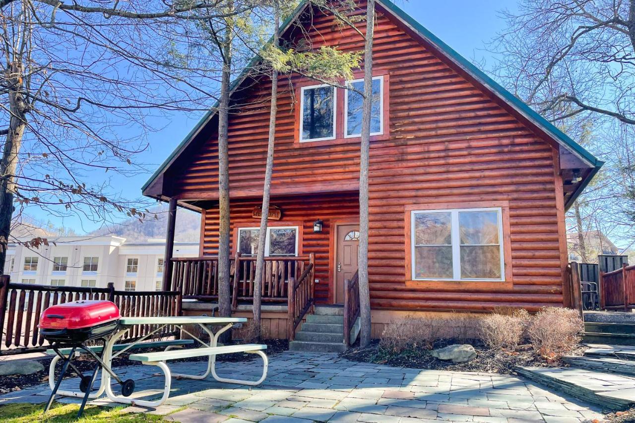 Black Bear Hideaway Cabin Гетлинбург Екстериор снимка