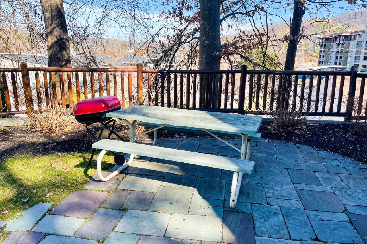 Black Bear Hideaway Cabin Гетлинбург Екстериор снимка